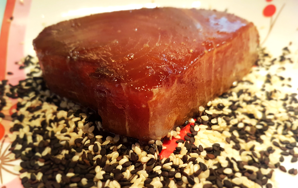 Tuna in sesame seeds